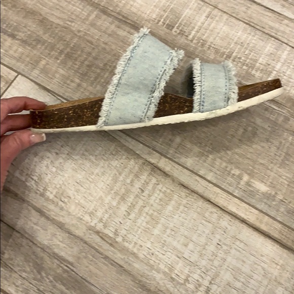 sandles - Picture 3 of 4